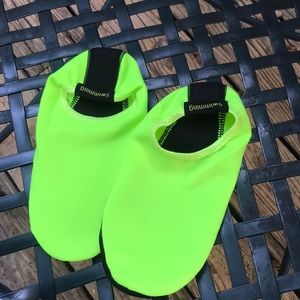 Women’s Swimming Shoes Size 6/7 New Without Tags